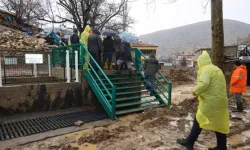 Yahyalı’da Sağanak Sel ve Yollar Çöktü