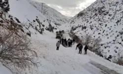 Van’da Off-Road Ekibi Çifte Çığdan Son Anda Kurtuldu