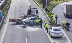 Esenler’de Cip Refüje Çarparak Takla Attı: Sürücü Yaralı