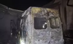 Yangında Minibüs ve Odunluk Kullanılamaz Hale Geldi