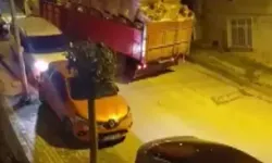 Avcılar’da Yokuşta Geri Kayan Kamyon 2 Araca Çarptı