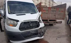 Elazığ’da Kamyonet ile Öğrenci Servisi Çarpıştı: 9 Yaralı