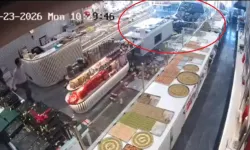 Otomobil Pastaneye Girdi: Şans Eseri Can Kaybı Yok