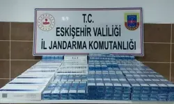 Mahmudiye’de Araçta 694 Paket Kaçak Sigara Ele Geçirildi