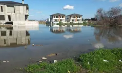 Burhaniye’de Sağanak Yolları ve İnşaatları Su Bastı