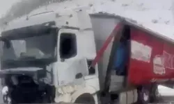 TIR Zincirleme Kazası Erzincan-Erzurum Yolunu Kilitledi