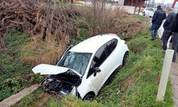 Erbaa’da Köpeğe Çarpmamak İsterken Şarampole Uçtu: 2 Yaralı