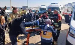 Ayvalık’ta İki Otomobil Çarpıştı: 6 Kişi Yaralandı