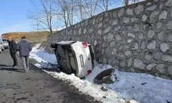 Otomobil Devrildi: 5 Yaralı, 2’si Ağır