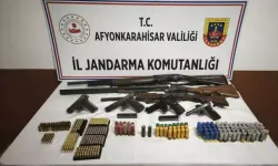 Afyonkarahisar’da Jandarmadan Kaçak Silah Operasyonu