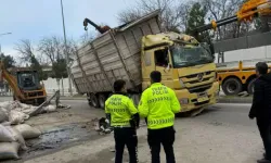 Silvan’da Saman Yüklü TIR Park Halindeki 9 Araca Çarptı