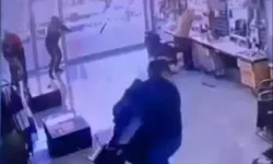 Adana’da Berbere Silahlı Saldırı: Koltukla Kurtuldu