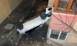 Avcılar’da Otomobil 8 Metreden Bina Boşluğuna Düştü