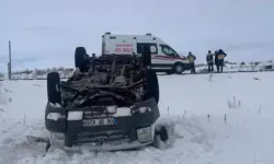 Kars’ta Minibüs Şarampole Devrildi: 5 Yaralı