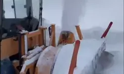 Arpaçay’da 3 Metrelik Kar Kütleleri Rotatifle Temizleniyor