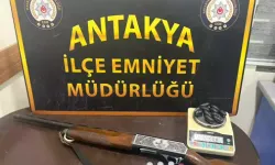Araçta Ruhsatsız Tüfek ve Uyuşturucu Ele Geçirildi