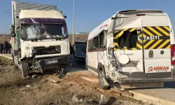 TIR’ın 4 Araca Çarpması Sonucu 12 Kişi Yaralandı