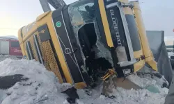 Bitlis’te TIR Devrildi: 1 Yaralı, 10 Hayvan Öldü