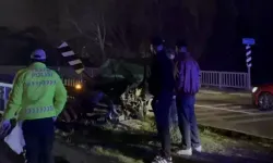 Bartın’da Cip Köprüye Çarptı: 2 Yaralı