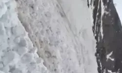 Hakkari’de Çığ Anı Cep Telefonuna Yansıdı