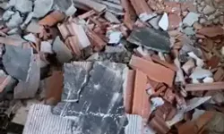 Yıkımda Bitşik Bina Hasar Gördü, Sakinler Tahliye Edildi