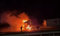 Gaziantep’te Seyir Halindeki TIR Yandı