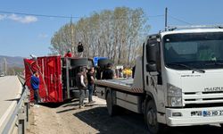 Tokat’ta Gübre Yüklü Traktör Devrildi Yol Trafiğe Kapandı