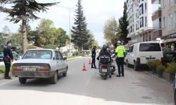 Erbaa’da Trafikte Sıkı Denetim: Polis Kuralları Tek Tek Kontrol Etti
