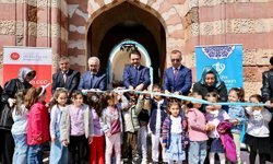 Tokat’ta Sanat Buluşması: “Sırrı Kalemden, Ruhu Tokat’tan” Sergisi Açıldı