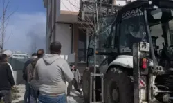 Yangın: Mahsur Kalanlar Kepçe ve Merdivenle Kurtarıldı