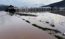 Elmalı’da Sağanak: Tarım Arazileri ve Seralar Sular Altında