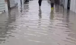Hatay’da Sel Felaketi: Araçlar Mahsur, Evleri Su Bastı