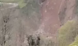 Ardeşen’de Dev Kaya Heyelanla Dereye Yuvarlandı