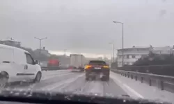 İstanbul’da Dolu Yağışı Hayatı Olumsuz Etkiledi, Trafik Aksadı
