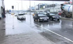 İstanbul’da Sağanak Yağış Trafiği Olumsuz Etkiledi