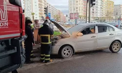 Kızıltepe’de Seyir Halindeki Otomobil Alev Aldı