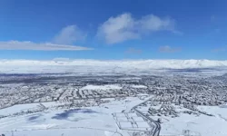 Erzurum ve Ardahan’da Kar Yağışı Ulaşımı Felç Etti
