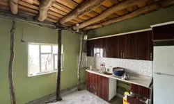 Yıldırım Evde Büyük Hasar Oluşturdu