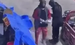 Hatay’da Prefabrik Çarşıda Ayakkabı Hırsızlığı Kamerada