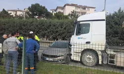 Kamyon Otomobili Sürükledi: 4 Kişi Şans Eseri Kurtuldu