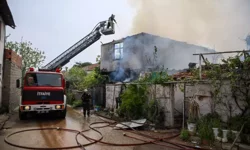 Yangın Faciası: İki Çocuk Kurtarıldı, 2 Ev Küle Döndü