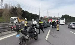 Kağıthane’de 6 Araçlı Zincirleme Kaza, Trafik Durdu.