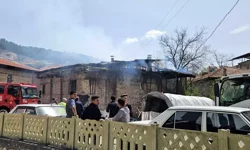 Bucak'ta Boş Ahşap Ev Yanarak Küle Döndü
