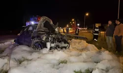 Otomobil Refüjdeki Direğe Çarptı: 4 Yaralı