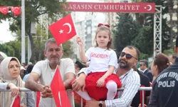 Adana’da 23 Nisan Coşkusu Meydanlara Taştı