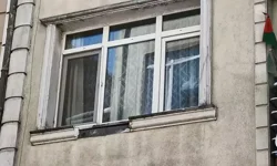 Fatih’te 4 Yaşındaki Çocuk Pencereden Düşerek Ağır Yaralandı