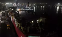 Yanan Odunlarla İş Yerine Saldırı: O Anlar Kamerada