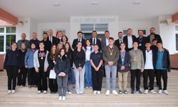 Erbaa’da Fikirler Yarıştı: Münazara Turnuvalarında Şampiyonlar Belli Oldu!