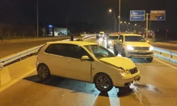 Manavgat’ta Bariyerlere Çarpan Otomobilde 2 Kişi Yaralandı