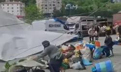 Borçka’da Fırtına Pazarı Dağıttı, Tezgahlar Devrildi